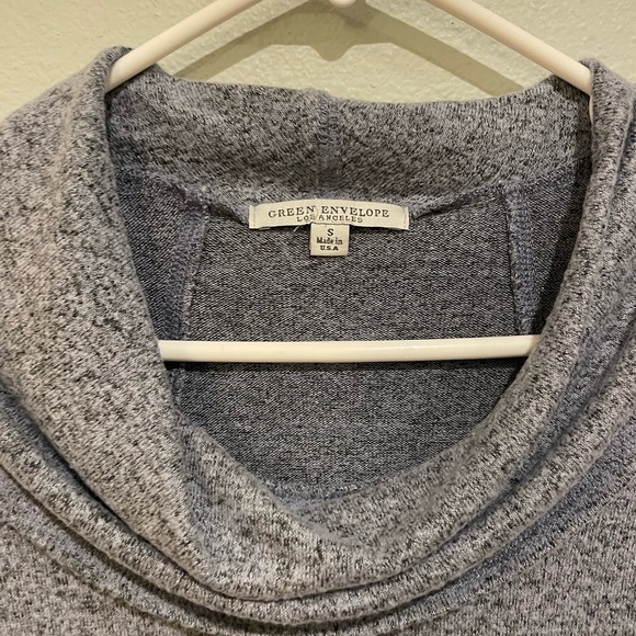 Women’s Green Envelope lavender/gray heather Cowl Neck shirt. Size S - Picture 2 of 4